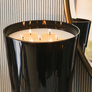 Vela de Cera Natural AIKUN de Tamaño Personalizado con Rosa y Sándalo en Frasco de Vidrio Negro, Elegante Vela de Aromaterapia para Suministro al por Mayor B2B - Product Image 3