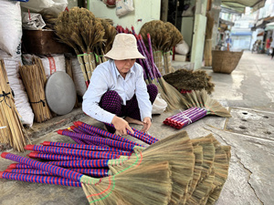 ไม้กวาดหญ้าสำหรับกวาดพื้นบรรจุจำนวนมาก/เป็นมิตรกับสิ่งแวดล้อมไม้กวาดหญ้าสำหรับทำความสะอาดบ้าน/ไม้กวาดหญ้าธรรมชาติคุณภาพสูง - Product Image 5