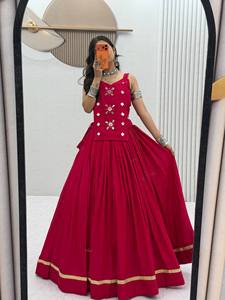 LAHENGA CHOLI DE ALGODÓN PURO CON TRABAJO ARTESANAL, APLIQUES DE CORDÓN Y ESPEJOS AUTÉNTICOS - Product Image 1