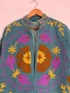 Veste Suzani en coton gris de qualité supérieure, brodée, à motif floral, manches longues, col montant, faite à la main, style bohème, vêtement d'extérieur pour l'hiver - Product Image 4