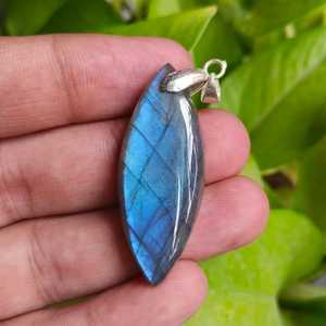 NIKHIL GEMS Pendentif en labradorite de qualité supérieure 44 carats Pierre précieuse bleue naturelle Argent 925 Plaqué or/argent Bijoux vintage unisexe OEM - Product Image 3
