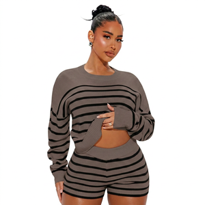 Ensemble deux pièces tricoté en spandex pour femme, personnalisé avec votre marque, pull court rayé et short, style streetwear et loungewear, idéal pour l'été - Product Image 1