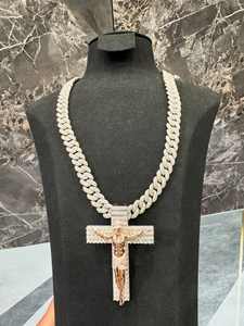 Collier personnalisé de luxe en or plaqué or 3D avec pendentif croix chrétienne Hip Hop Jésus en moissanite S925 VVS1 - Product Image 3