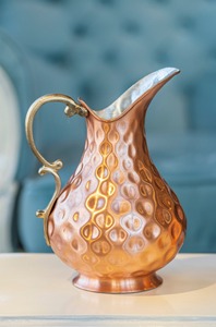 Carafe à eau en cuivre martelé à la main, design vintage, pichet en métal durable pour boissons et fêtes - Product Image 2