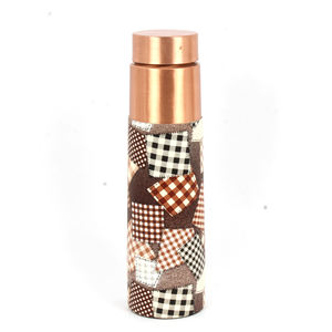Bouteille d'eau en cuivre à motif patchwork, imprimé textile contemporain, gourde réutilisable, bouteille design élégante, fourniture OEM - Product Image 1