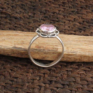แหวนเงินแท้ประดับพลอยเทอร์ควอยซ์สีชมพูธรรมชาติ ดีไซน์คลาสสิกสำหรับผู้หญิง เหมาะสำหรับงานแต่งงาน งานหมั้น ของขวัญวันครบรอบ รับรองคุณภาพ ขายส่ง - Product Image 3