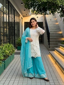 Ensemble haut, palazzo et dupatta en faux georgette lourde, entièrement brodé des deux côtés avec des sequins, perles et motifs faits main, entièrement cousu, pour occasions festives (HG 245) - Product Image 2