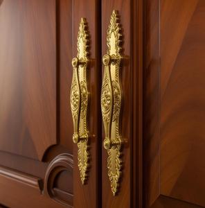 Manijas Elegantes para Gabinetes de Latón Macizo con Acabado Tradicional, Tiradores de Lujo para Muebles de Madera - Product Image 1