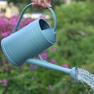 Arrosoir en métal bleu clair à long bec, outil de jardinage durable, finition peinte - Product Image 1