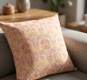 Housse de coussin de style scandinave traditionnel avec motif botanique, illustrée par une œuvre d'art rouge vibrante, fourniture directe d'usine 18X18 - Product Image 1