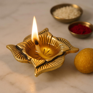 Lampe à huile Swastik en laiton de qualité supérieure, faite à la main, Deepak traditionnel, Pital Deepam décoratif pour cérémonie d'inauguration, festival, maison - Product Image 1