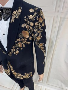 Costume de smoking noir brodé pour homme, ensemble de blazer de fête de mariage avec motif floral doré, costume formel personnalisé - Product Image 2