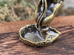 Brûleur d'encens en métal durable, écologique, de style indien, conçu pour un usage domestique, avec options personnalisables - Product Image 6