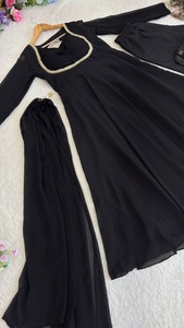Nouvelle Robe de Soirée en Georgette Fox avec Dupatta et Pantalon, Broderie Lourde 9MM Rembo Sequence et Zari, Fournisseur Indien, En Vente - Product Image 6