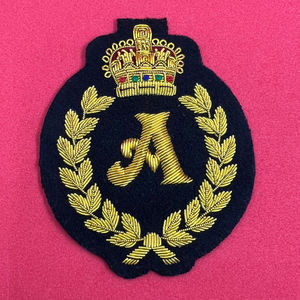 Patchs brodés pour vêtements en vente à prix raisonnables, style tendance, patch brodé chenille personnalisé en tissu sergé - Product Image 1