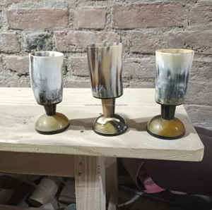 Top vente gobelet à corne à boire en verre à liqueur naturel en corne de buffle et de boeuf avec base en bois authentique Viking médiéval - Product Image 3