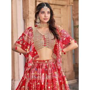 Robe de mariée en dentelle rouge, style lehenga choli, pour la mariée, avec manches courtes - Product Image 3