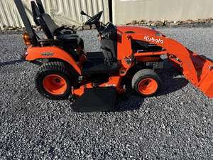 Tractor Compacto Kubota BX2360 - Diésel de 23 HP - Transmisión Hidrostática - Equipo para Pequeñas Granjas y Jardinería - Product Image 5