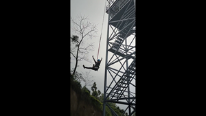 Dispositivo Comercial de Salto Rápido para Parques de Aventura, Sistema de Caída Libre Controlada con Descensor Automático y Arnés de Seguridad - Product Image 2