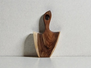 Planche à découper en bois massif avec poignée, design à grain naturel, pour cuisine, restaurant, hôtel et vente en gros - Product Image 3