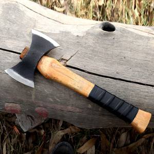 Hache de camping à double tête forgée à la main – Hachette en acier au carbone, manche en bois de frêne massif avec étui en cuir, haches OEM personnalisées - Product Image 4