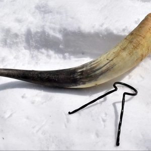 Cuerno de cerveza curvo medieval - Product Image 1