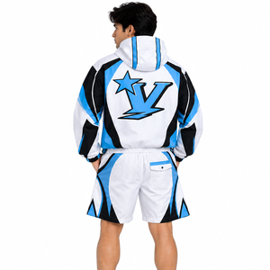 เสื้อแจ็คเก็ตและกางเกงขาสั้นไนลอนสีน้ำเงินสไตล์ Y2K แบบสั่งทำพิเศษสำหรับผู้ชาย พร้อมแผงตัดต่อสีตัดกัน เสื้อแจ็คเก็ตมีฮู้ดสำหรับเล่นกีฬาฤดูร้อนสุดพรีเมียม - Product Image 3