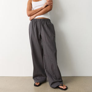 Pantalon de survêtement décontracté personnalisé pour homme, coupe ample et large, en nylon coupe-vent, style cargo vintage, séchage rapide, léger, pour le sport - Product Image 4