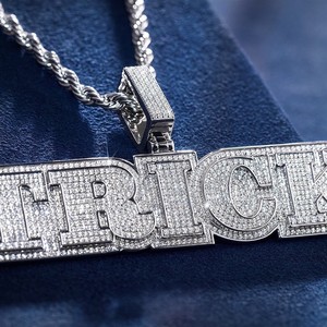 เครื่องประดับโมอิสซาไนต์ VVS D แบบสั่งทำพิเศษ เงินแท้ 925 ผ่านการทดสอบเพชร พรีเมียม ออกแบบเฉพาะบุคคล พร้อมใบรับรอง จี้ทรงเหลี่ยมบริลเลียนท์คัท - Product Image 2