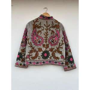 Chaqueta Corta de Algodón con Bordado Suzani de Terciopelo, Estilo Bohemio Gitano, con Detalles Florales y Botones, para Mujer, Regalo para Ella - Product Image 3