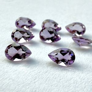 Gema suelta de amatista púrpura natural, tallada en forma de pera y facetada, para la elaboración de joyería fina y montajes personalizados - Product Image 1