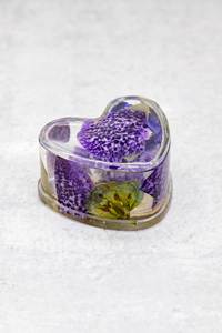Boîte à bijoux unique en résine avec un design décoratif élégant pour l'organisation de la coiffeuse de chambre à coucher - Product Image 1