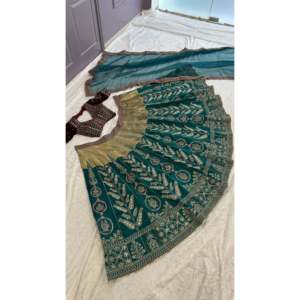 Lehenga Choli de soirée avec broderie et sequins - Product Image 6