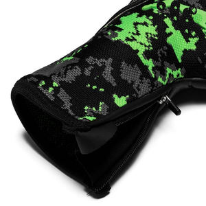 Gants de gardien de but de football antidérapants personnalisés AOSIKA, en PU professionnel, pour une utilisation en salle de sport, avec fermeture à scratch. - Product Image 3