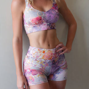 Shorts de yoga respirants à taille haute élastique personnalisés pour femmes, 100% polyester, imprimés par sublimation, shorts de compression athlétiques - Product Image 1