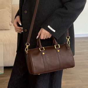 Sac bandoulière en cuir pour femme, style mode, logo personnalisé, couleur au choix, sac messager en cuir pour filles et femmes. - Product Image 2