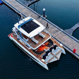 Yacht à moteur de luxe 45 pieds, personnalisation et visite d'usine avec expérience de loisirs sportifs, matériaux composites 1359,4L x 688,8W x 0H cm - Product Image 1