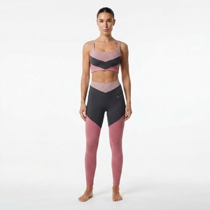 Ensemble de sport deux pièces pour femme : soutien-gorge de sport rose et noir à blocs de couleur et leggings taille haute pour fitness et entraînement - Product Image 3