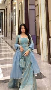 ชุดสูทดีไซเนอร์ผ้าซาตินสีฟ้าอ่อน แบรนด์เฟนดี้ สำหรับงานปาร์ตี้และโอกาสต่างๆ ประกอบด้วยเสื้อท่อนบน กางเกงทรงปาลาซโซ่ ผ้าคลุมไหล่ปักเลื่อมขอบลูกไม้สี่ด้าน - Product Image 2