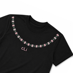 Camiseta Negra Bordada con Flores para Mujer, Cuello Redondo, Manga Corta, Corte Regular, Estilo Casual, Logotipo Personalizado, Todas las Temporadas, OEM - Product Image 4
