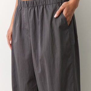 Pantalon de survêtement décontracté personnalisé pour homme, coupe ample et large, en nylon coupe-vent, style cargo vintage, séchage rapide, léger, pour le sport - Product Image 5