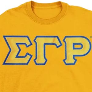 T-shirt brodé avec applique Sigma Gamma Rho, lettres grecques personnalisées, tee-shirt de sororité à manches courtes, col rond, doré - Product Image 5