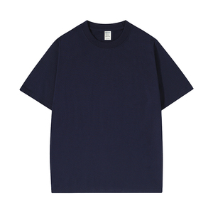 เสื้อยืดคอกลมแขนสั้นสีแดงสำหรับผู้ชาย ทรงปกติ ผ้าฝ้ายเจอร์ซีย์ถัก 100% สีพื้น - Product Image 2