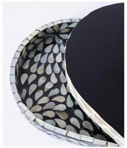 Plateau ovale élégant, moderne et durable, avec incrustation de nacre, plateau de service décoratif pour salon et salle à manger, par Fashion Craft India - Product Image 5