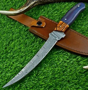 Cuchillo de caza de acero de Damasco con punta caída, mango de madera, filo recto de 0.6mm de grosor y funda de cuero - Product Image 5