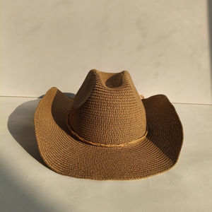 Sombrero Vaquero Clásico de Fieltro de Lana de Alta Calidad con Ala Ancha Estilo Cattleman para un Look Profesional de Vaquero y Uso Diario al Aire Libre - Product Image 2