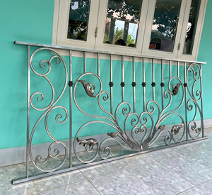 Balustrades de balcon en fer forgé sur mesure, garde-corps métalliques décoratifs au design élégant pour villas de luxe, maisons et jardins - Product Image 4