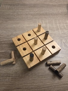 Jeu de Tic-Tac-Toe en bois Fun Plus Toys Co. Contreplaqué bon marché, idéal pour les startups. Directement du fabricant. Contactez les fournisseurs de produits en bois sur mesure. - Product Image 1