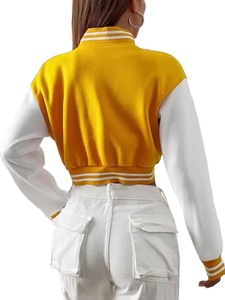 Chaqueta Corta Amarilla y Blanca Estilo Letterman para Mujer, Manga Larga, Cuello con Botones, Logotipo de la Letra B - Product Image 2