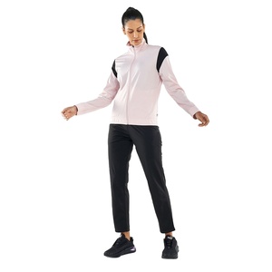 Conjunto deportivo de dos piezas para mujer, de alta calidad y a la moda, con logotipo personalizado. - Product Image 4